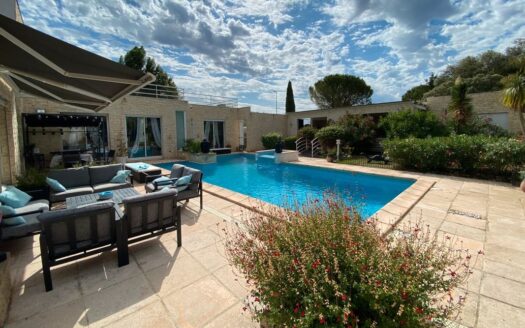 IDEAL FAMILLE Villa de 270m2 à villetelle