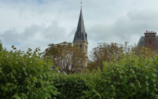 Maison avec jardin et parkings au centre de Croissy