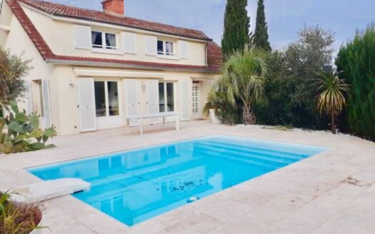 Vente entre Particulier. Villa au calme, jardin, piscine et grand garage