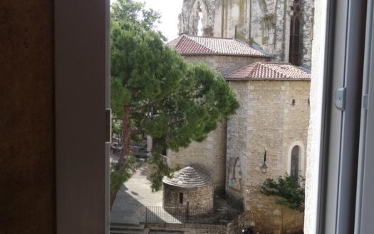 Appart T2 Montpellier écusson église saint roch