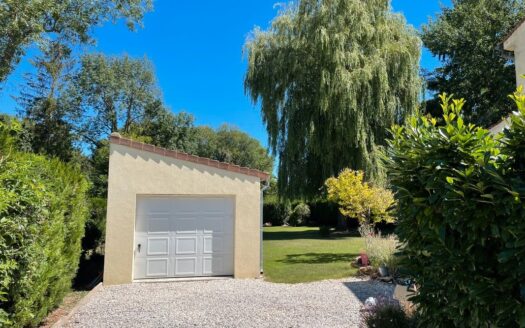 Maison avec beau jardin sans vis à vis – 7 pièces -236 M2