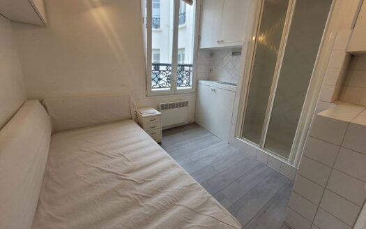 Chambre de service Paris 7