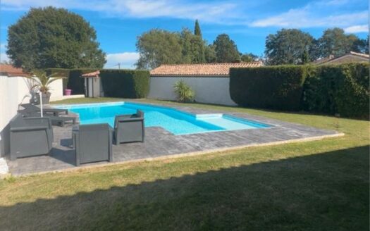 Maison T5 avec piscine, garage + dépendance à Pujaudran 32