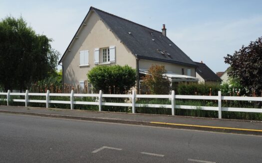 Maison traditionnelle d’angle sur les hauts de Saint Avertin à 15 minutes de la gare TGV