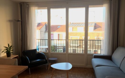 Studio de 28 m² avec balcon, ascenseur et parking