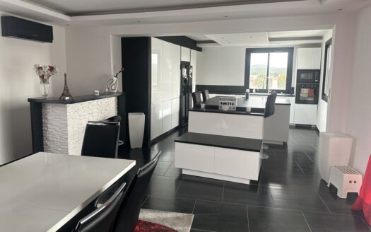 Jolie maison 240m2 sans travaux