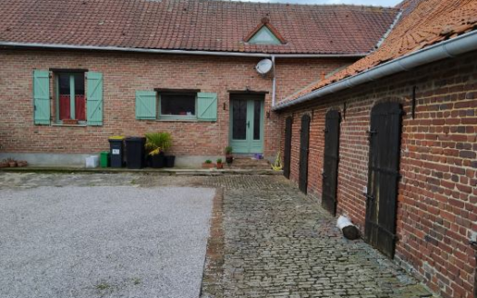 LOT IDEAL INVESTISSEUR très beau corps de ferme 320m² entièrement rénové + dépendances