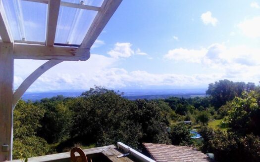 Devenez propriétaire de cette très belle maison en bois avec magnifique vue sur les PYRENNEES