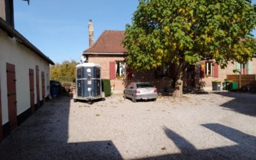 LOT IDEAL INVESTISSEUR très beau corps de ferme 320m² entièrement rénové + dépendances