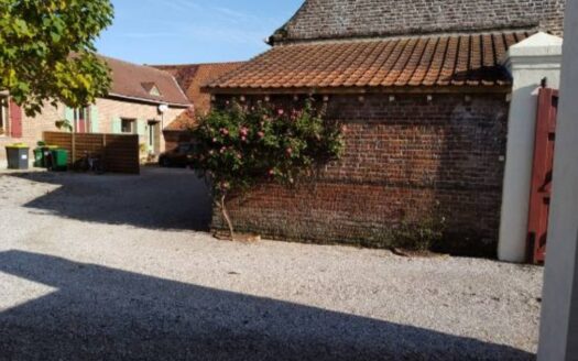 LOT IDEAL INVESTISSEUR très beau corps de ferme 320m² entièrement rénové + dépendances