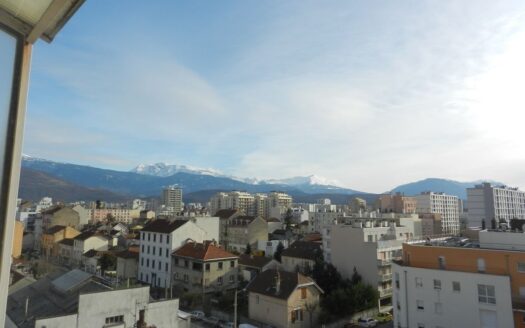 Grenoble Particulier vend Lumineux T3. Dernier étage, vue montagnes, sans vis-à-vis