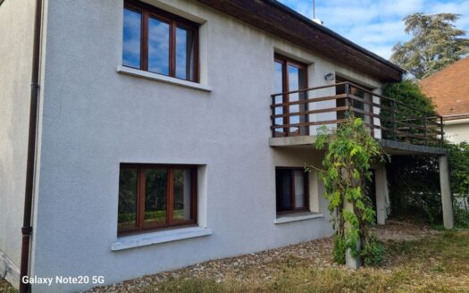 Maison 7 Pièces dans un écrin de verdure