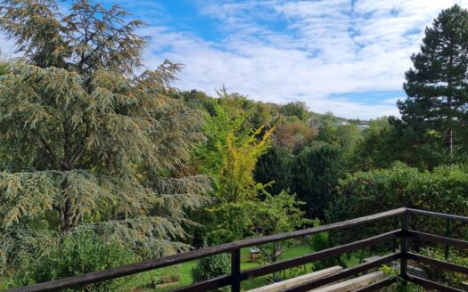 Maison 7 Pièces dans un écrin de verdure