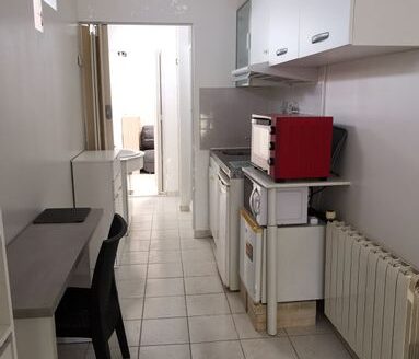 Appartement T1bis proche plage et universités (urgent)