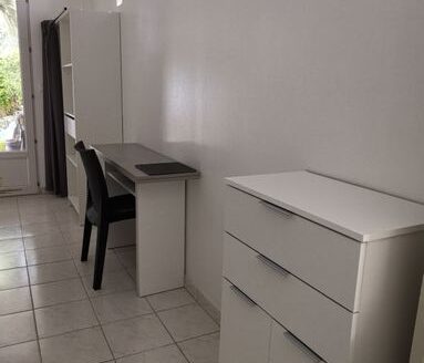 Appartement T1bis proche plage et universités (urgent)