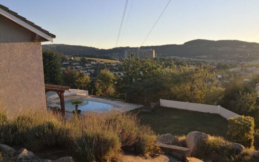 //IDEAL FAMILLE// MAISON avec PISCINE, GARAGE ET 5 CHAMBRES