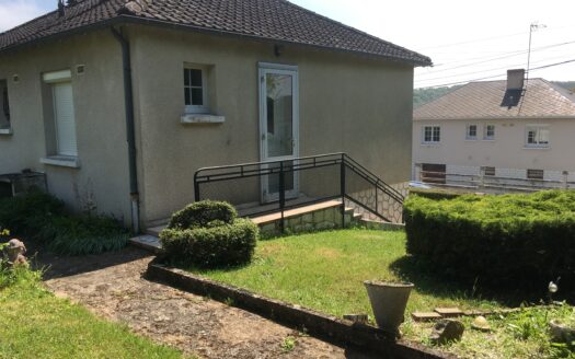 Charmante maison de bourg à AZE, proche Vendôme et gare TGV