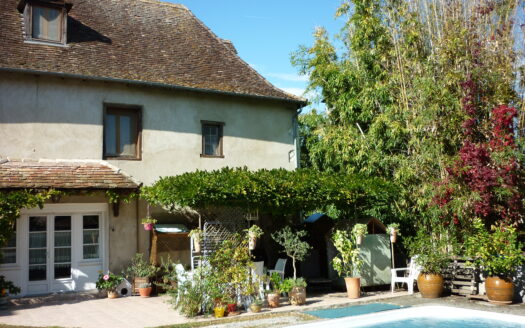 Maison de caractère, proche centre-ville, calme, cadre agréable, Nouvelle Aquitaine France