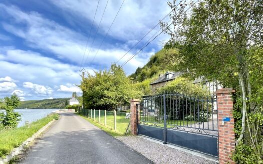 Rare Maison de charme atypique dans cadre exceptionnel en bordure de Seine