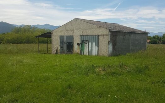 Idéal pour rénovation maison avec hangars  et terrains