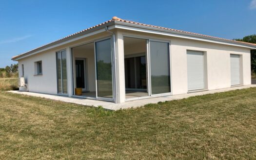 VENTE A TERME LIBRE : Villa neuve de 165 m², garage 54 m² terrain 1,12 HA