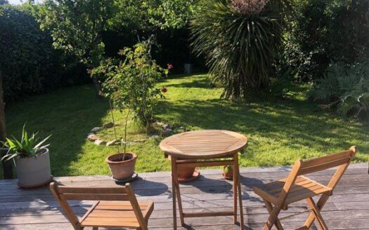 Jolie maison de famille avec jardin et arbres fruitiers