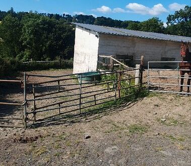 Petit Corps de Ferme à Rénover à Pont-Farcy