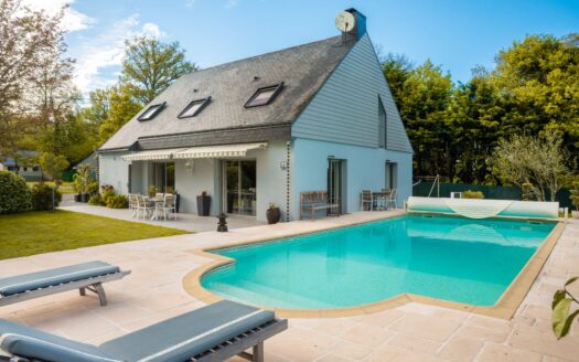 Maison 7 pièces de 185 m2 avec piscine-Terrain de 1728 m2