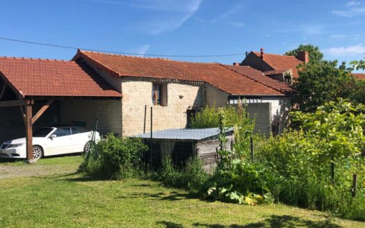 Maison à Vendre à Naves (03330) – Calme et Charme à Proximité de Gannat et Ebreuil