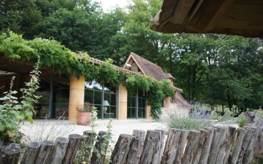 Maison bois ecovillage dordogne