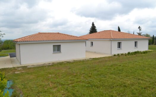 VENTE A TERME LIBRE : Villa neuve de 165 m², garage 54 m² terrain 1,12 HA