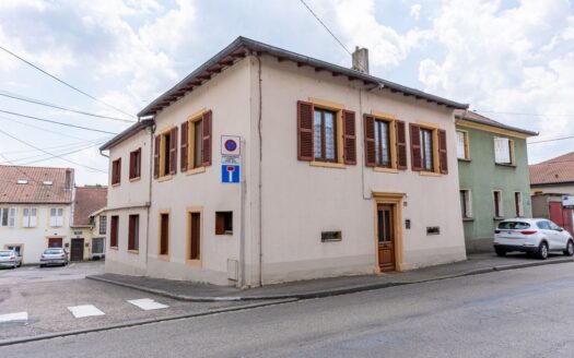 Maison de 145m2 à Rafraîchir ou à Transformer en Deux Appartements à Vallières