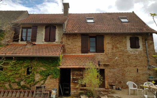 Charmante Maison en pierres avec dépendances et terrain