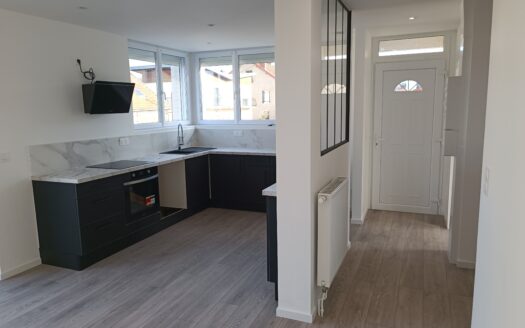 Belle maison de 125 m2 entièrement rénovée à Montluçon limite Désertines