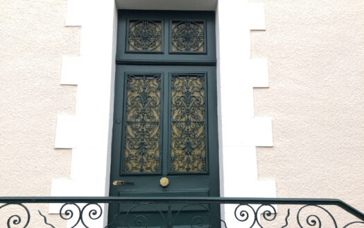 Maison de caractère avec jardin et garage centre bourg