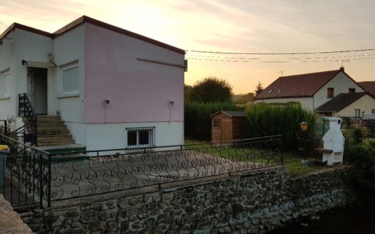 Maison avec jardins en bordure d’un ru 40m2 + sous-sol 40m2