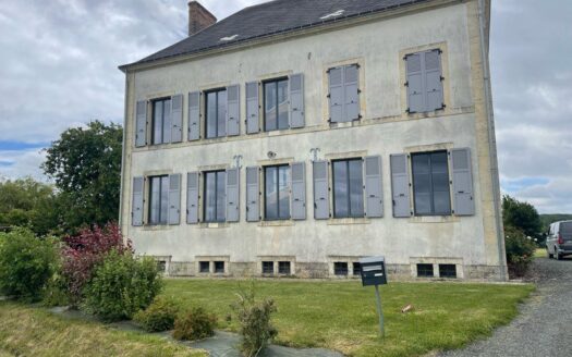 Magnifique Maison de Maître avec Piscine Chauffée au Cœur du Perche