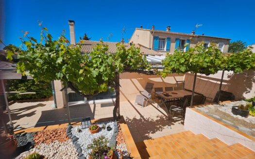 Maison renovee avec piscine bord de mer