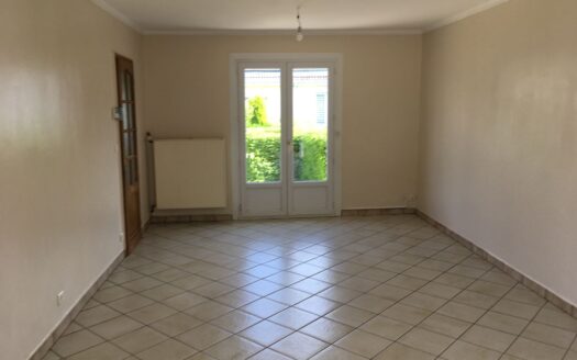 Maison 4 pièces de 83 m², 3 chambres, garage fermé et jardin – 175 000