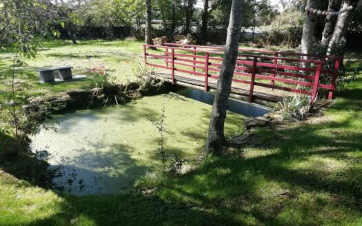 Ferme sans voisin avec grandes dépendances