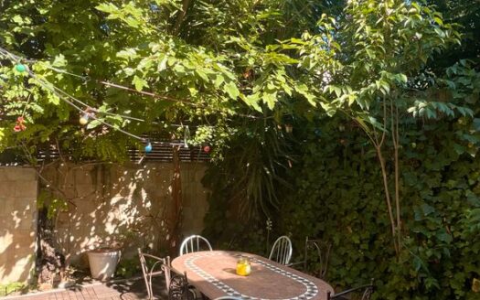 À Vendre : Maison de Ville au charme de l’ancien dans le quartier prisé des Arceaux. RARE