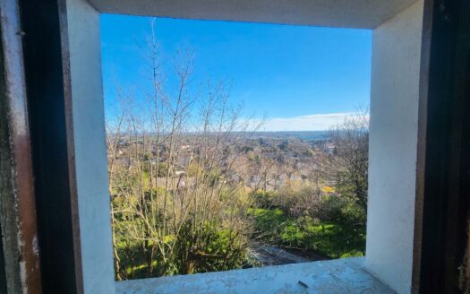 Maison sur les hauteurs de Beynost avec vue panoramique / idéal investisseur