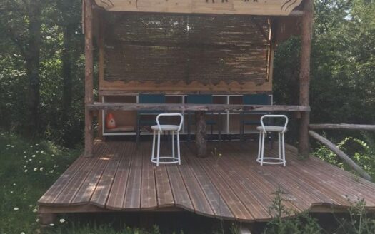 Petite domaine de retraite avec cabane et plateforms dans la nature de Rennes-les-Bains près de