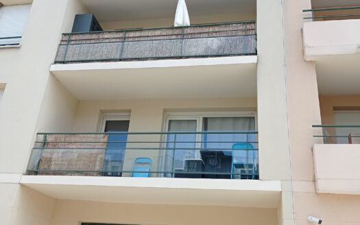 Appartement 60 m 2 balcon dernier étage occupé