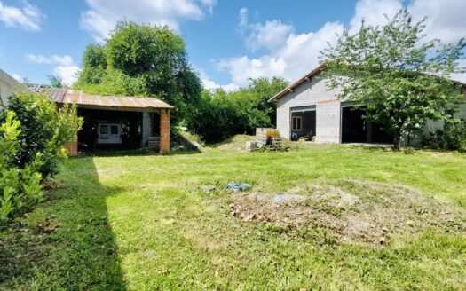 Maison a finir l intérieur entièrement