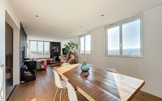 Appartement T3 au dernier étage, vue dégagée