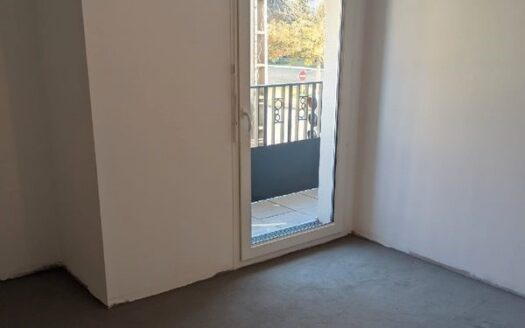 Appartement neuf 3 pièces avec petite terrasse et parking à Chelles