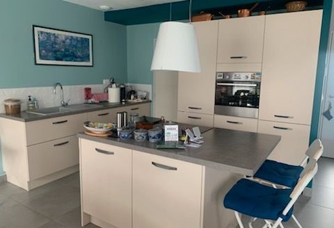 CHARMANTE MAISON individuelle T3 de 80m2 vendu avec bon locataire en place. BONNE RENTABILITÉ !