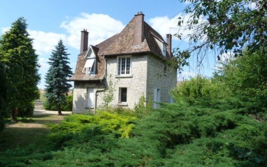 Magnifique maison bourgeoise avec terrain de 2000 m² a batir proche roissy calme tres lumineuse