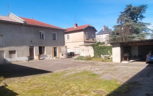 Corps de ferme idéal artisan, maçon ou marchand de biens